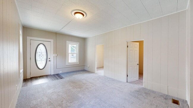 Building Photo - Cudell neighborhood - 2 bedroom/1 bathroom, Single Family Home