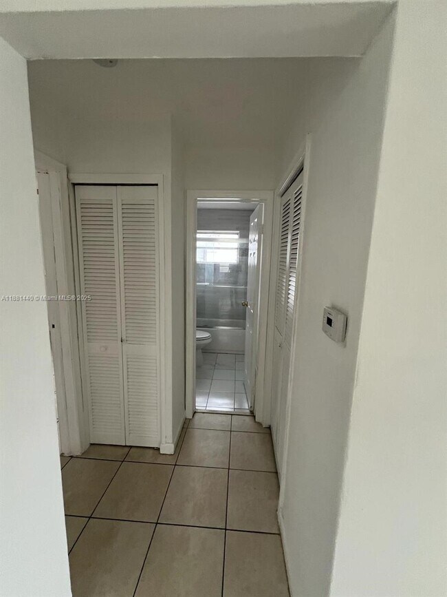 Foto del edificio - 608 NW 3rd Ave