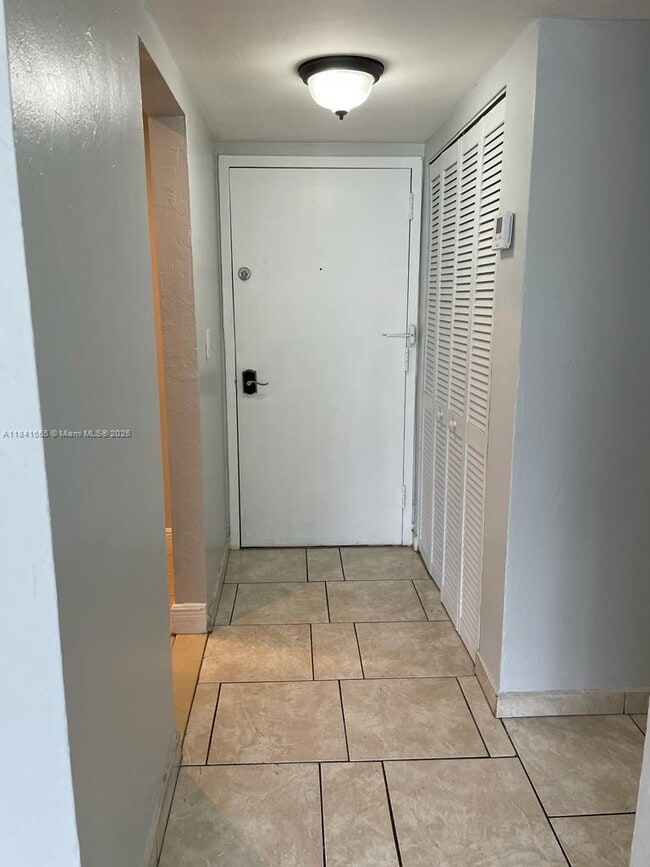 Building Photo - 9143 SW 77th Ave
