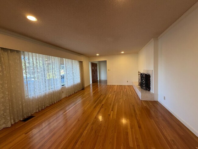 Foto del edificio - Beautiful home in Southwest Reno's Lake Ridge Shores East!