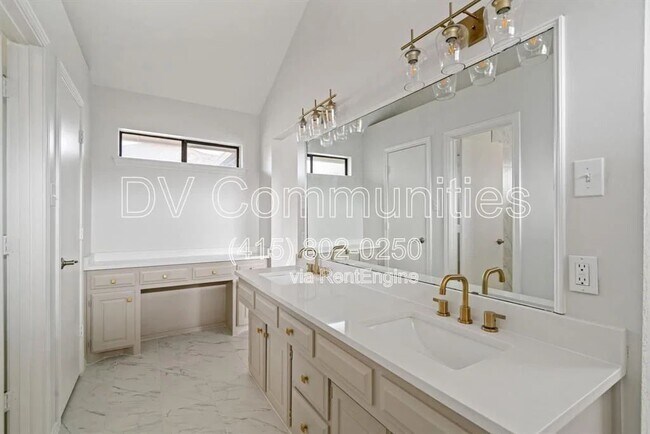 Foto del edificio - 1614 N Valley Pkwy