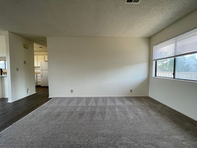 Foto del edificio - 9339-33 Musselman Dr.