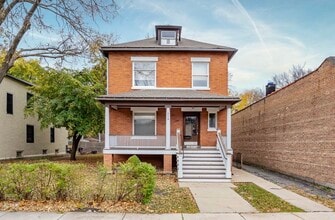 Building Photo - 319 Chicago Ave