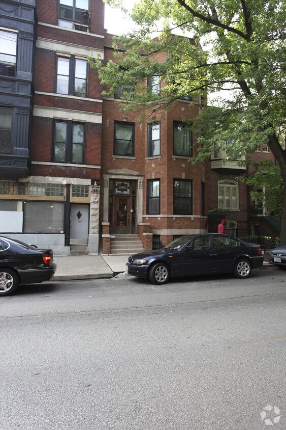 Primary Photo - 2102 N Sheffield Ave