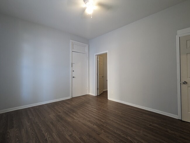 Building Photo - 1423 N Maplewood Ave