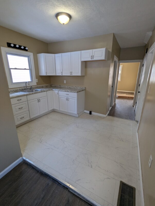 Building Photo - 316 Bell Ave