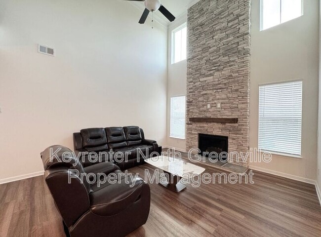 Foto del edificio - 612 Columbus Cir