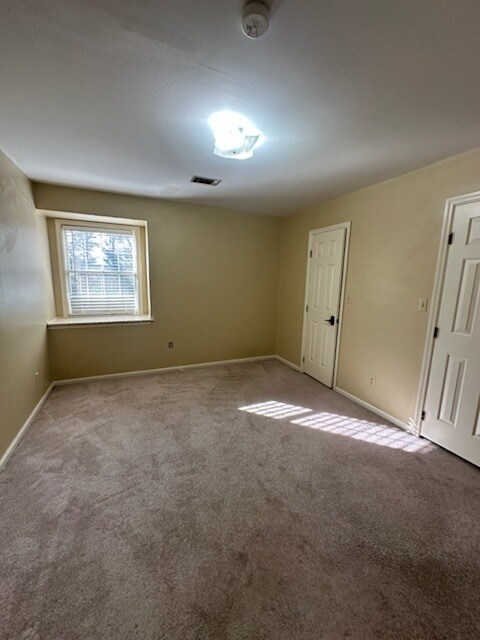 Foto del edificio - 111 Country Club Dr