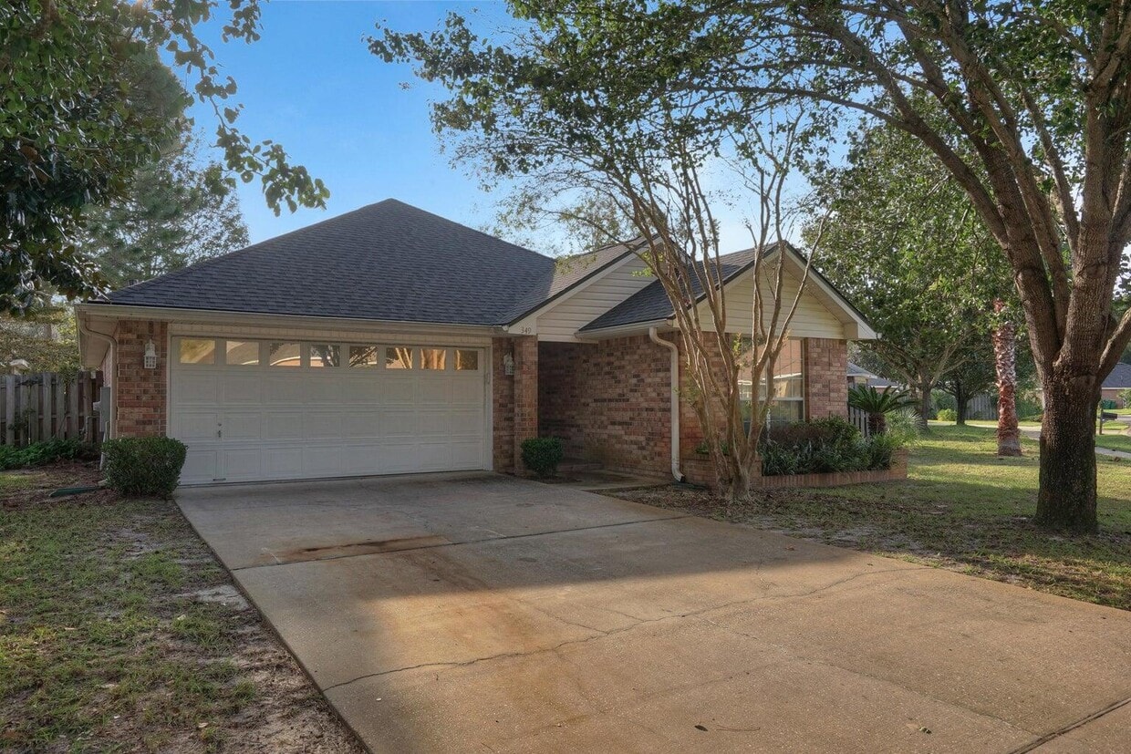 Primary Photo - 349 Louise Cir