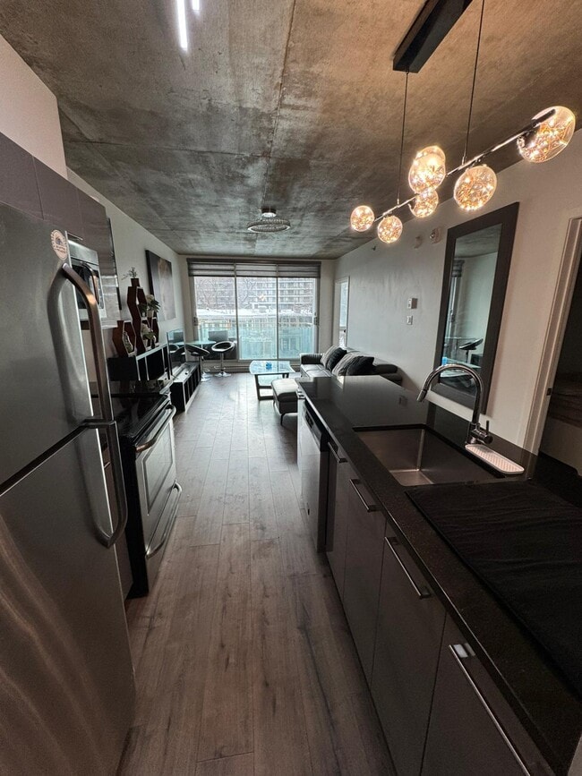 Building Photo - 190 Rue Murray