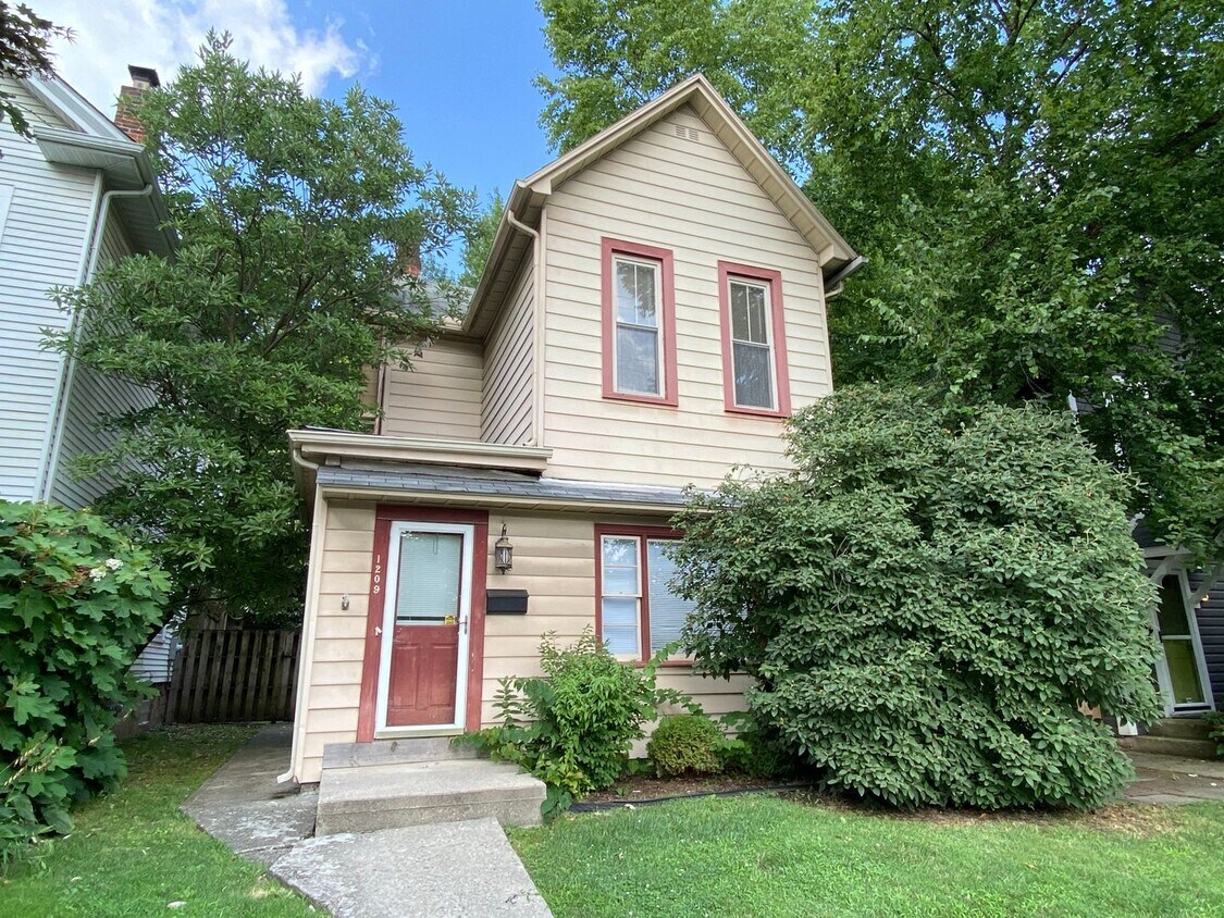 1209 Hunter Ave Unit 1209, Columbus, OH 43201 Room for Rent in