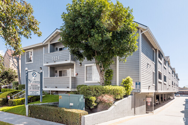 Building Photo - The Newporter Apartments