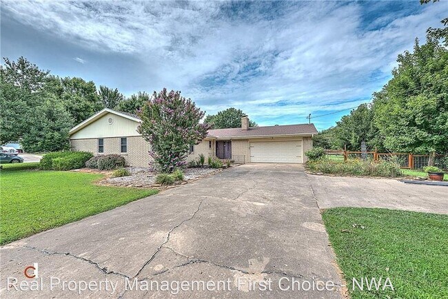 Building Photo - 3 br, 2 bath House - 811 South 12th Street