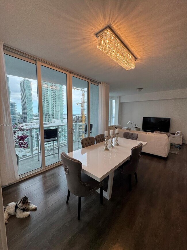 Foto del edificio - 601 NE 27th St