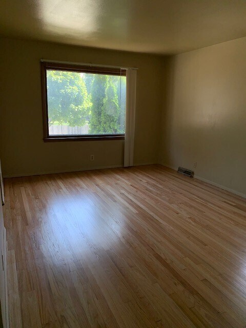Building Photo - 3702 W Kiley Ave