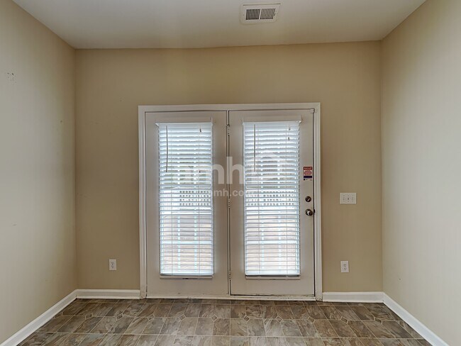 Foto del edificio - 8411 Laurel Run Dr