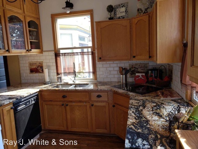 Building Photo - 5 br, 2.5 bath House - 207 PROSPECT AVE