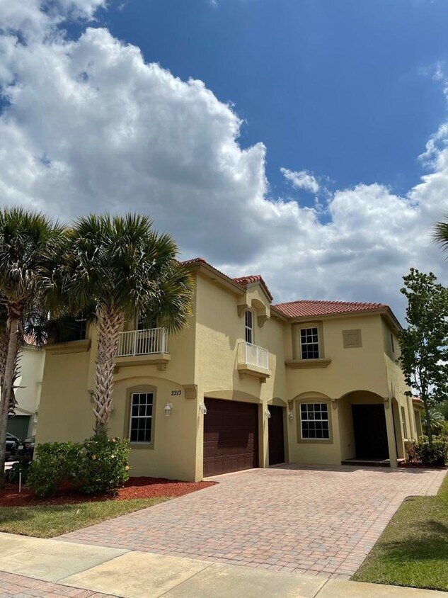 Foto principal - 2213 Newport Isles Blvd