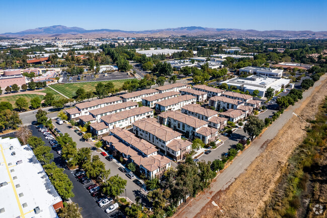 Foto aérea - Las Positas Townhomes