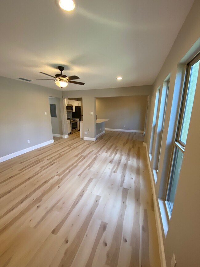 Building Photo - 5826 Sandhurst Ln