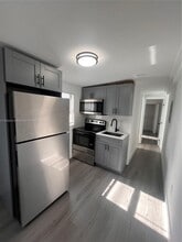 Building Photo - 638 SW 21st Ave