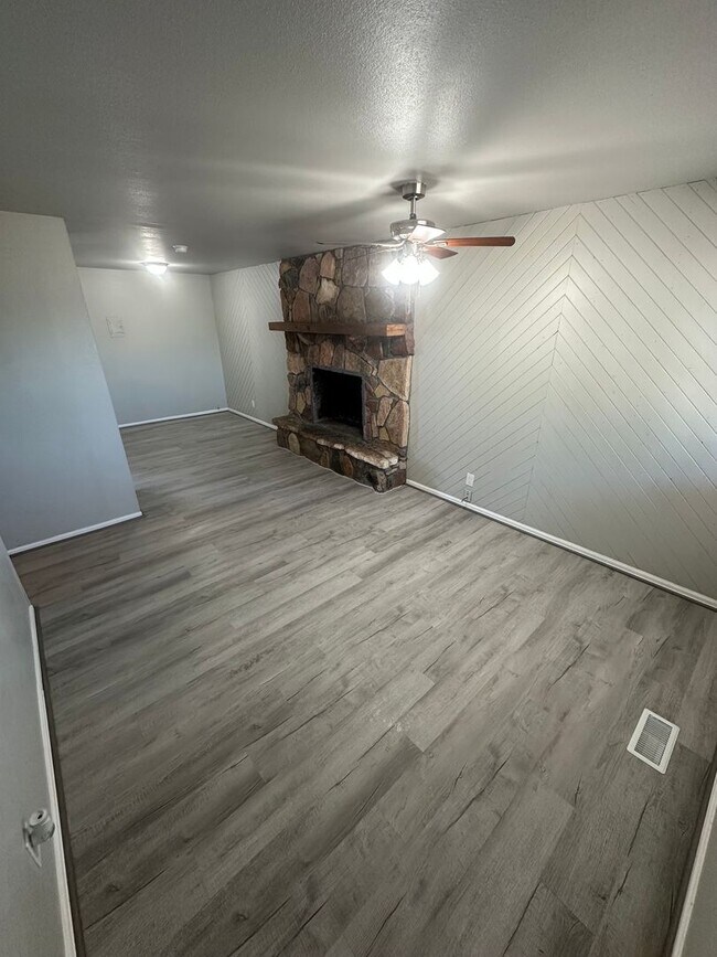 Building Photo - Beautiful 3 Bedroom Home for Rent on Chimayo