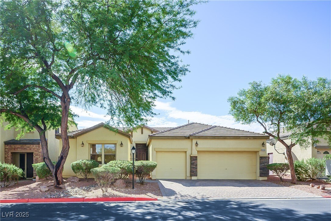 Foto principal - 8133 Chestnut Hollow Ave