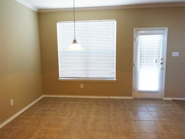 Building Photo - 1113 Skylark Dr