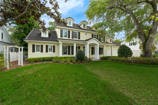 Building Photo - 1860 Vía Contessa