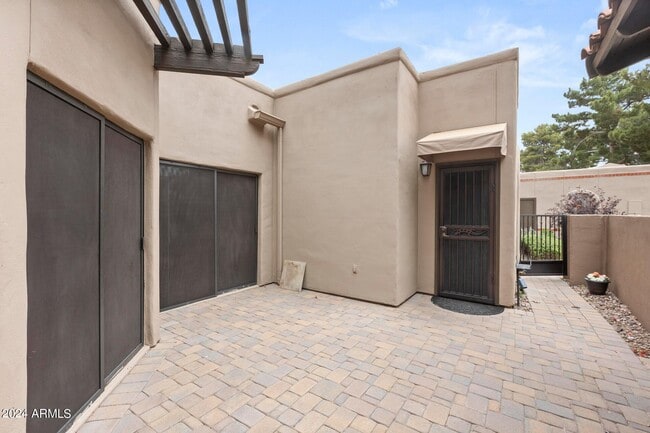 Building Photo - 4040 E Lupine Ave