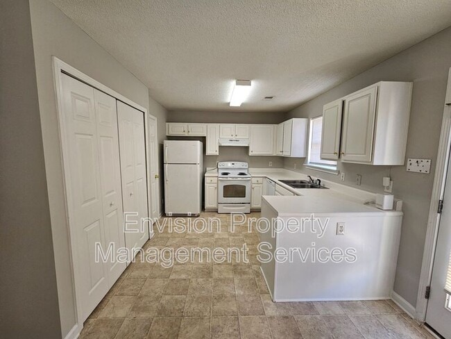 Building Photo - 336 Coral Cir
