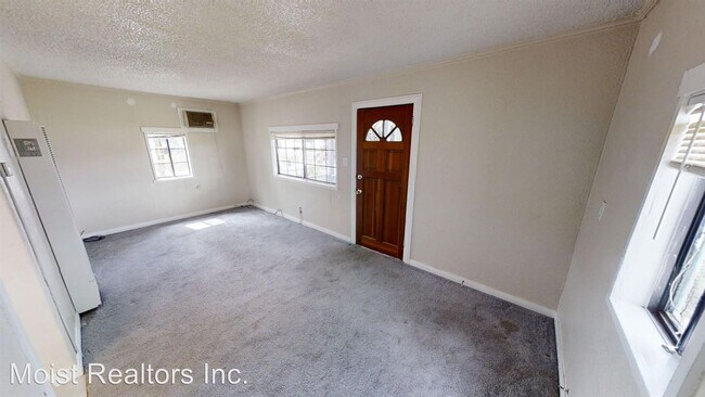 Building Photo - 1015 3rd St