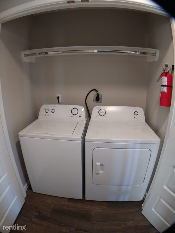 Foto del edificio - 1 br, 1 bath Apartment - 2110 Taxco Ct