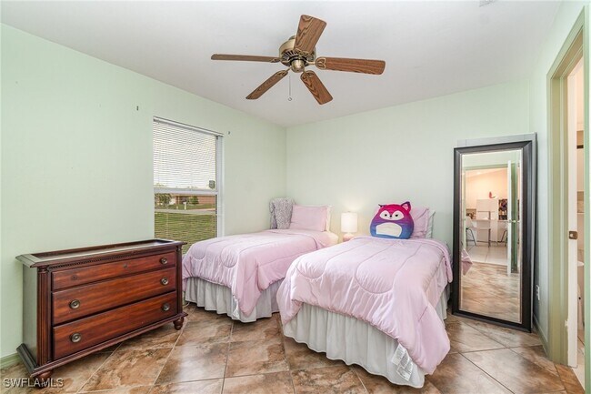 Foto del edificio - 879 Rue Labeau Cir