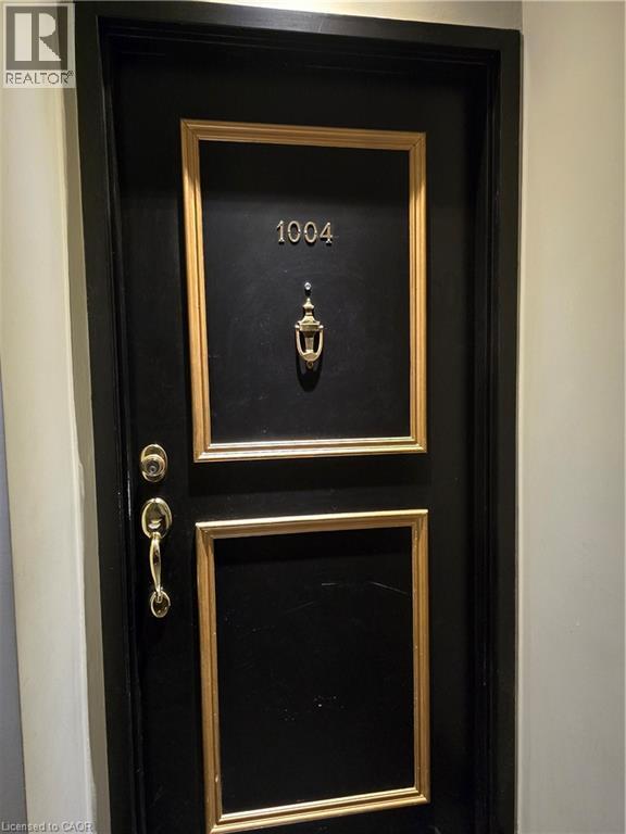 Building Photo - 135 James St S