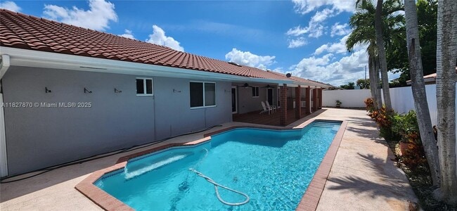 Foto del edificio - 14260 SW 37th St