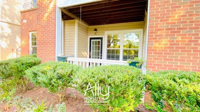 Foto del edificio - 270 Riverbend Dr