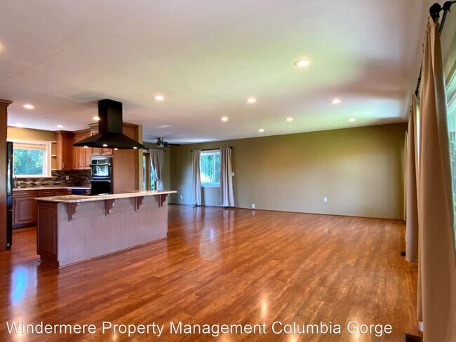 Foto del edificio - 5 br, 2 bath House - 522 W. 22nd Street