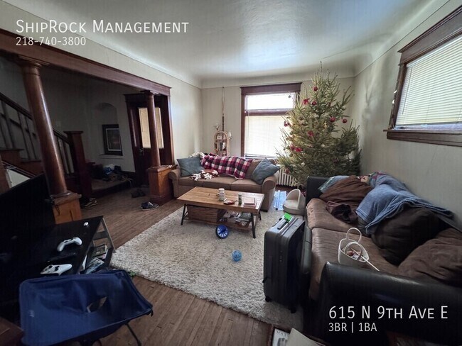Foto del edificio - 615 N 9th Ave E