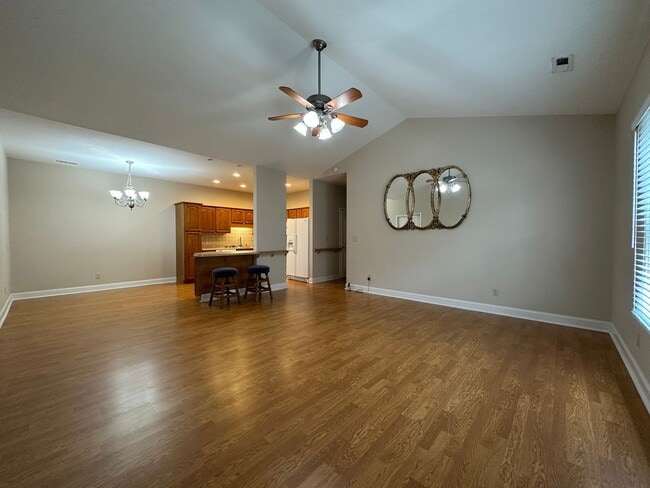 Building Photo - 3 Bedroom / 2 Bath Brick Home Kingsport, TN