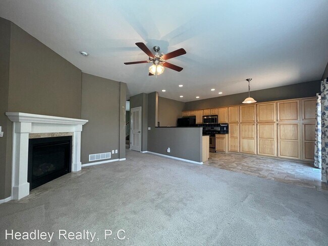 Foto del edificio - 3 br, 2.5 bath House - 2415 Lakewood Dr.