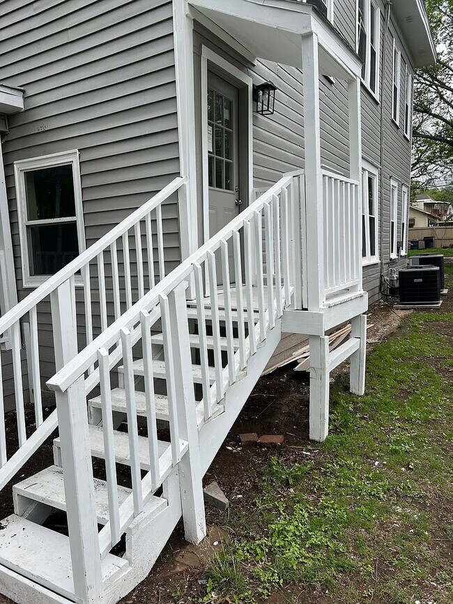 Building Photo - 926 N 14th St