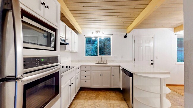 Foto del edificio - Available April 1 in Richmond Highlands