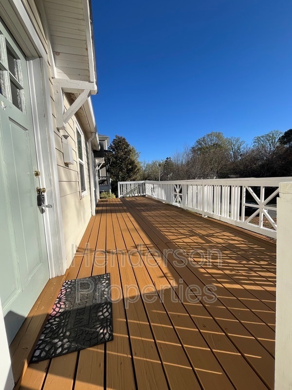 Building Photo - 2109 Kenmore Ave