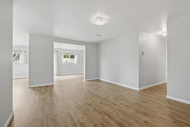 Foto del edificio - “Spacious 4BR with Huge Backyard in Central Chula Vista”