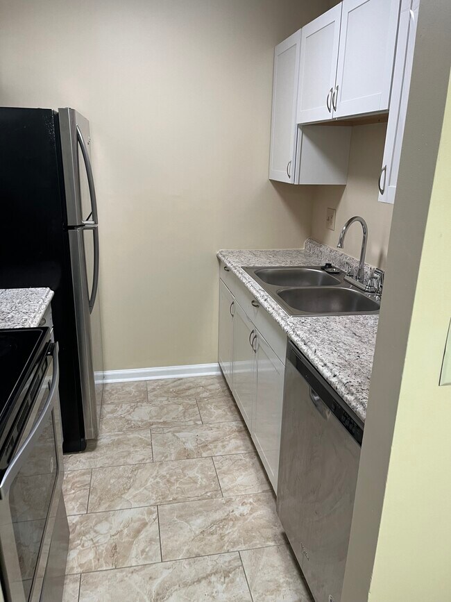 50 White Pine Cir Unit 102, Stafford, VA 22554 Condo for Rent in