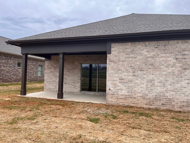 Foto del edificio - 127 Willow Rose Ln