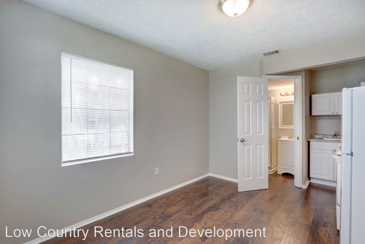 2012 Hawthorne St, Savannah, GA 31404 Apartment for Rent in Savannah