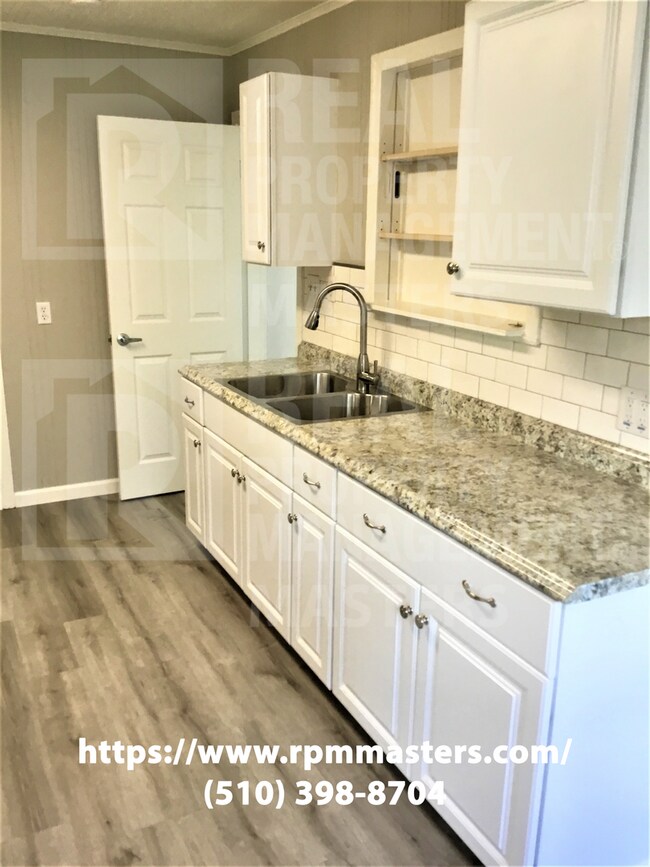 Building Photo - Cutest Little Home in Picturesque Town of ...