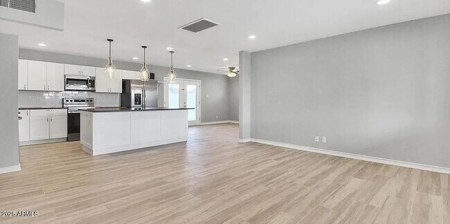 Foto del edificio - 6608 E Latham St